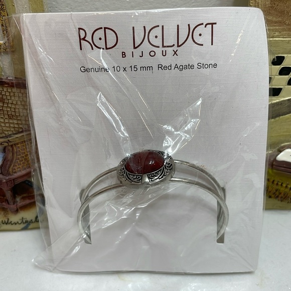 •NWT• RED VELVET BIJOUX // cuff bracelet // red agate stone // peace gemstone - Picture 3 of 10